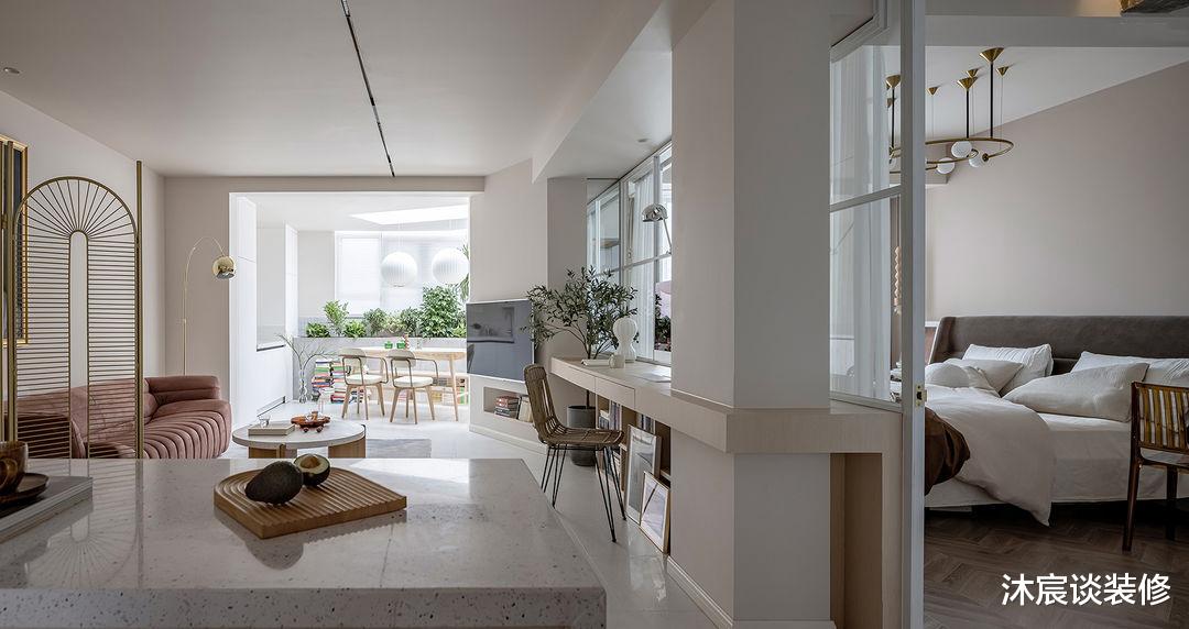 这对大学老师,把餐厅放在阳台就圈了好多粉,再开个天窗,美极了