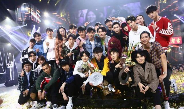 彩虹屁|小鲜肉横行,“彩虹屁”漫天,还不是因为有一群人在捧臭脚!