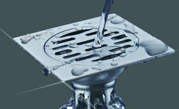 20元地漏和100元地漏差别在哪?听师傅分析,才知差别如此大