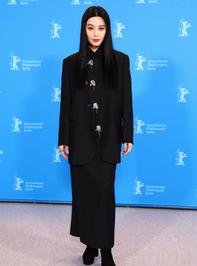 李小冉|梅婷的腿，李小冉的胸，让我看到了中年女星的“性张力”