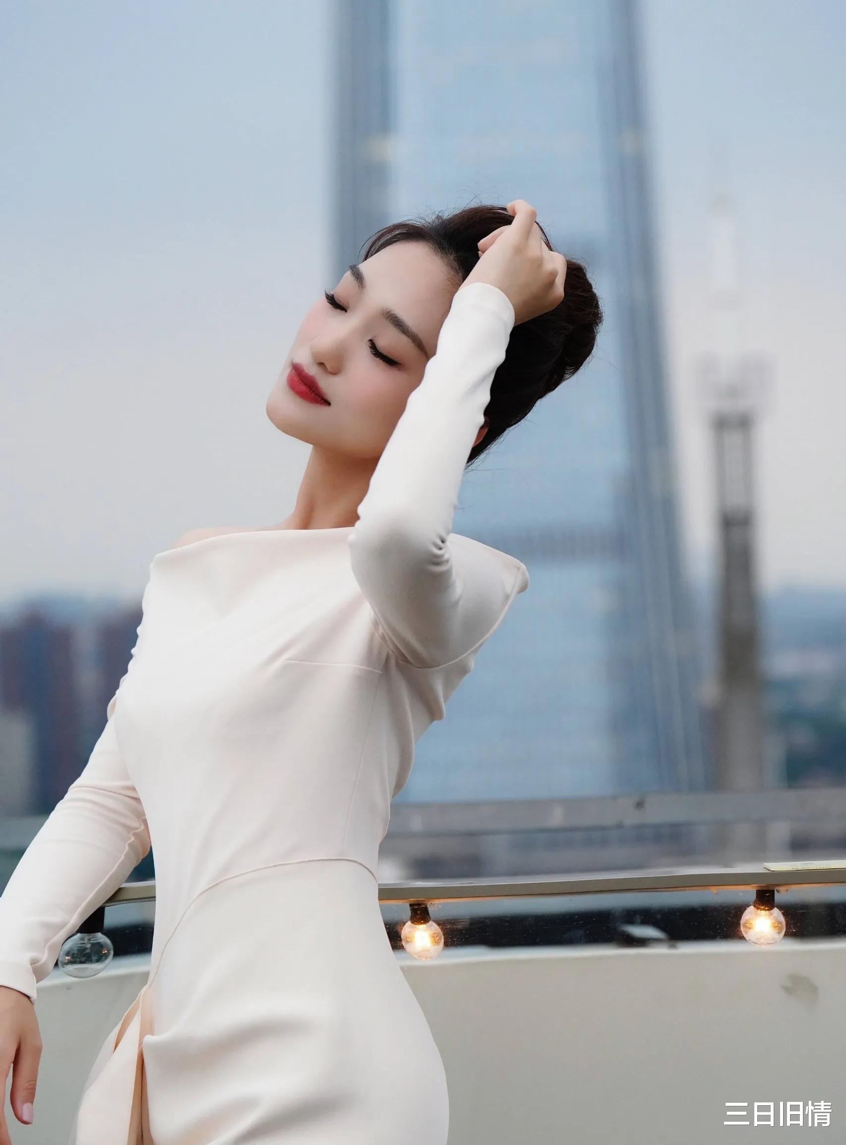 主持人|笑容甜美又知性优雅的美女主持人蓝羽