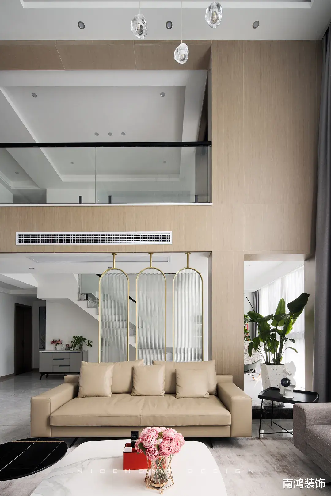 挑高客厅的魅力魔法,“装”出大别野的气势!