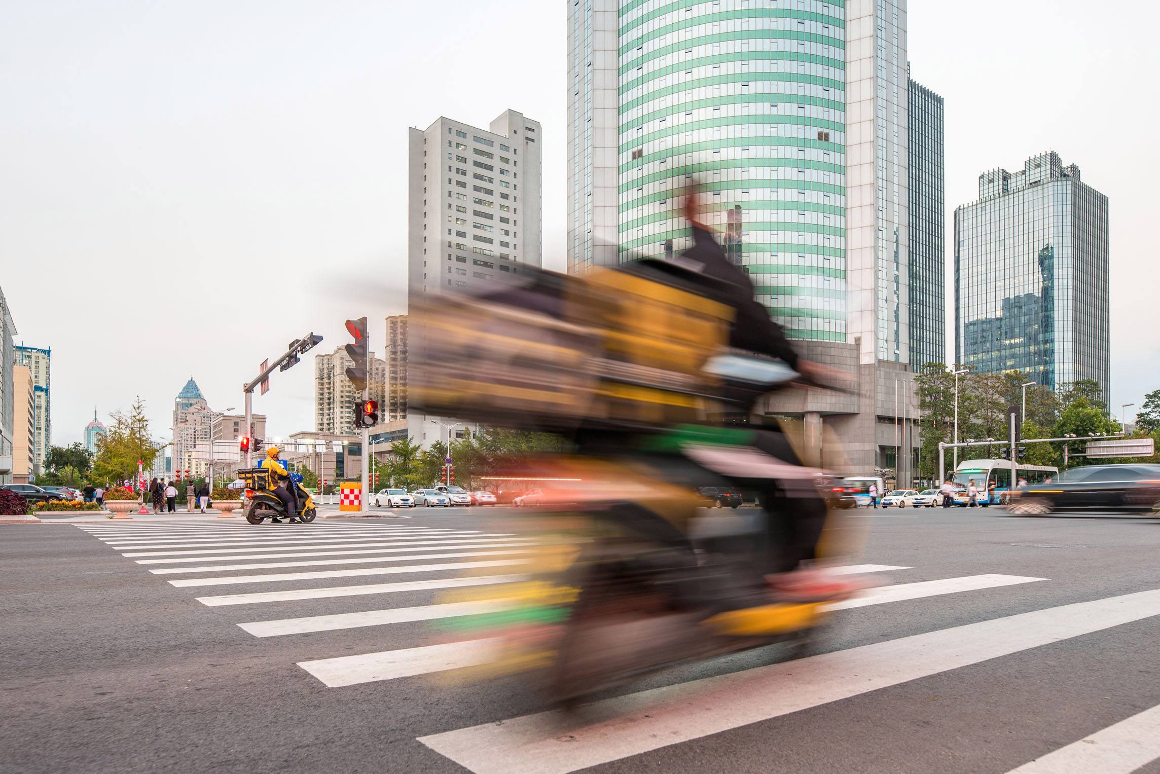 美团|本地生活，赛道求变