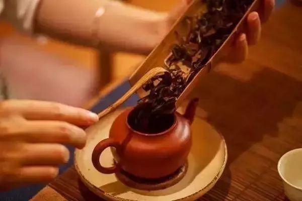 翡翠|紫砂壶，怎么看泥料，好泥都有什么特征？