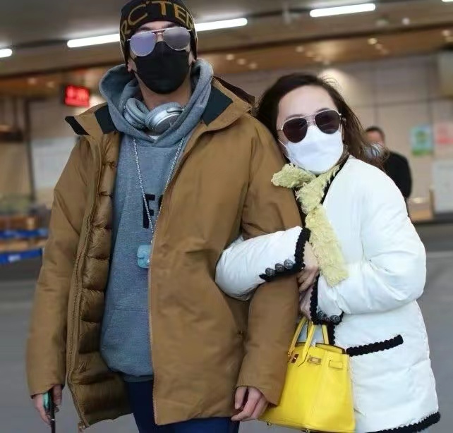 谭松韵|霍思燕好被动!主动挎着杜江胳膊不舍得撒手,杜江一脸高冷显冷漠