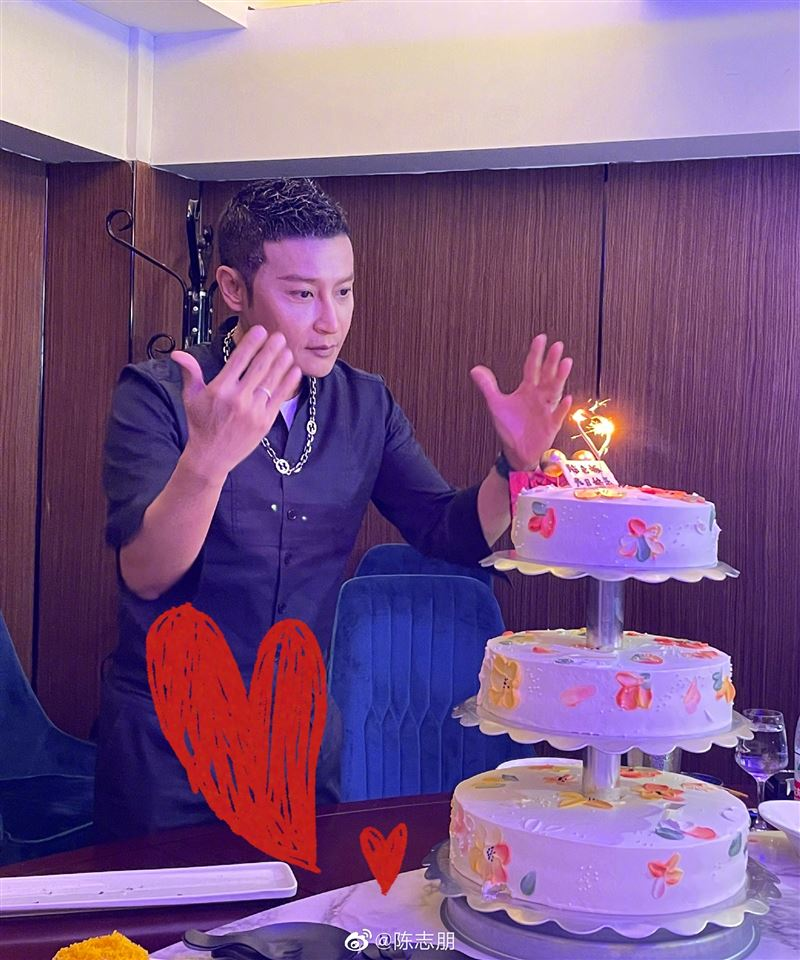 苏有朋|48岁苏有朋脸部崩坏？本尊发文回应：作息混乱身体不适，导致水肿