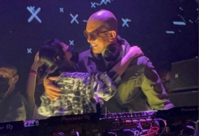 小S|小S具俊晔参加活动，两人搭肩搂腰不避讳，过分亲密被指不合适