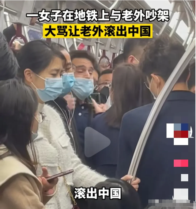 女子深圳地铁用英文骂老外滚出中国,对方一句话,让网友瞬间破防
