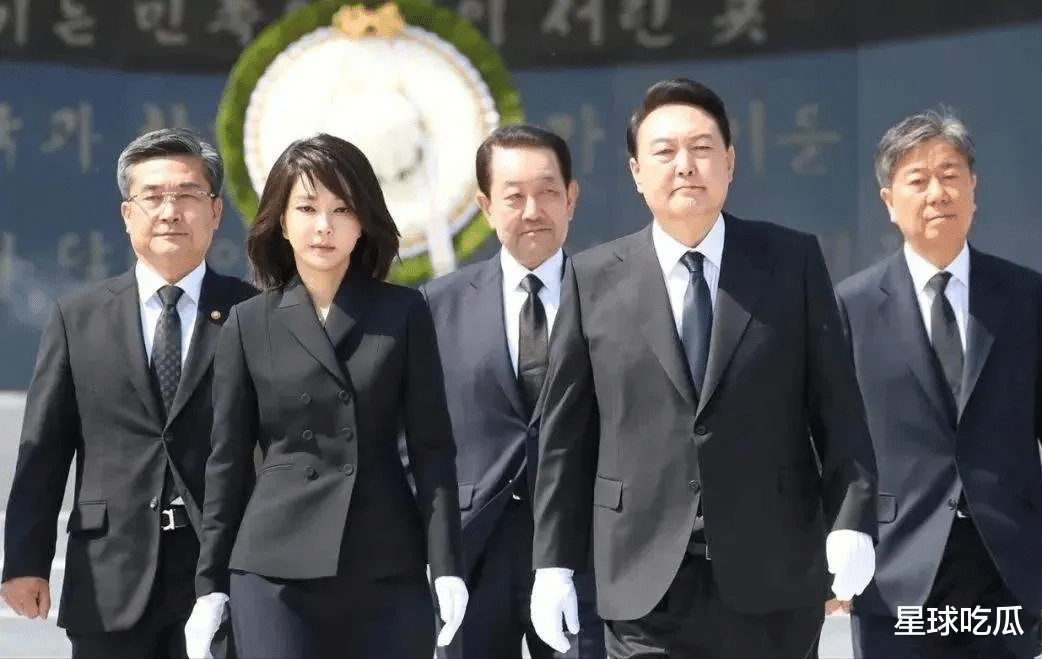 胡萝卜 50岁像20岁！新总统妻子亮相就职典礼 却成韩国整容最牛代言