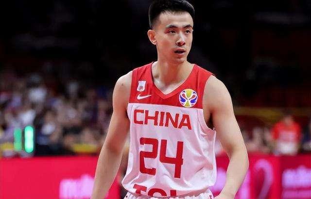 辽宁男篮|辽篮杨鸣续约2位外援，夺冠功臣弃之不用？这操作让球迷伤心疑惑