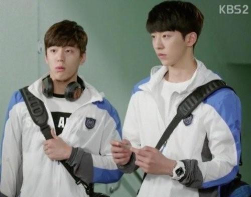 金旻奎|金旻奎主动加戏，“摘眼镜”变成名场面！剧迷深陷酒窝男魅力