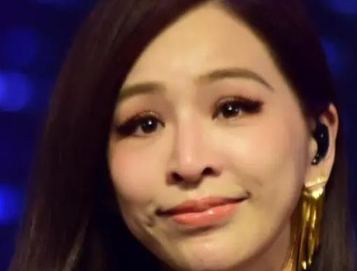 王心凌|40岁王心凌近晒性感照片,被指脸僵似充气娃娃,网友:整残了