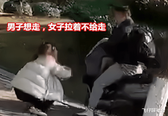 女子下跪并自扇耳光,却仍然被男友脚踢车撞——卑微换不来爱情