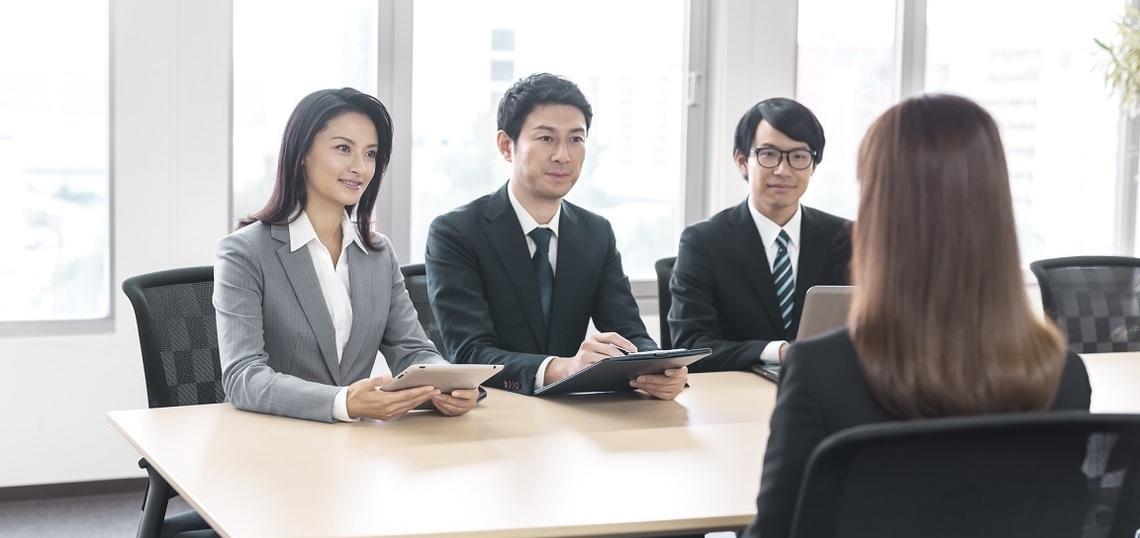 |面试官：老板的裤链开了，怎么提醒他？女应聘者的回答，当场录用