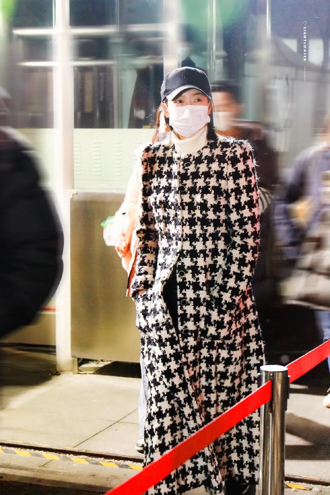 明星|春晚演出名单陆续曝光，明星录春晚穿搭之奢侈篇