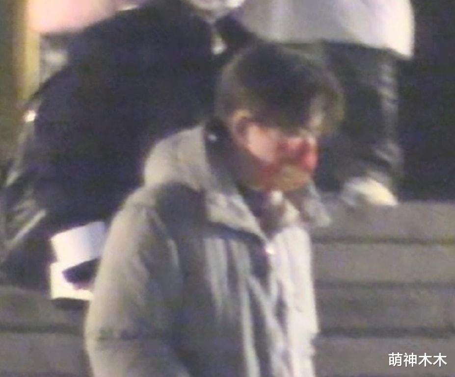 春晚|春晚最后一次联排结束，众星深夜下班，赵丽颖穿红色大衣明媚动人