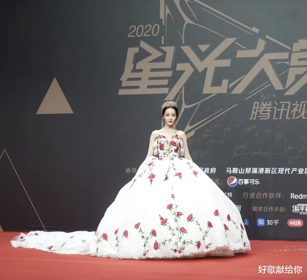 迪丽热巴|把秀场当事业的十大女星，在红毯上万丈豪情，拼演技只能退避三舍