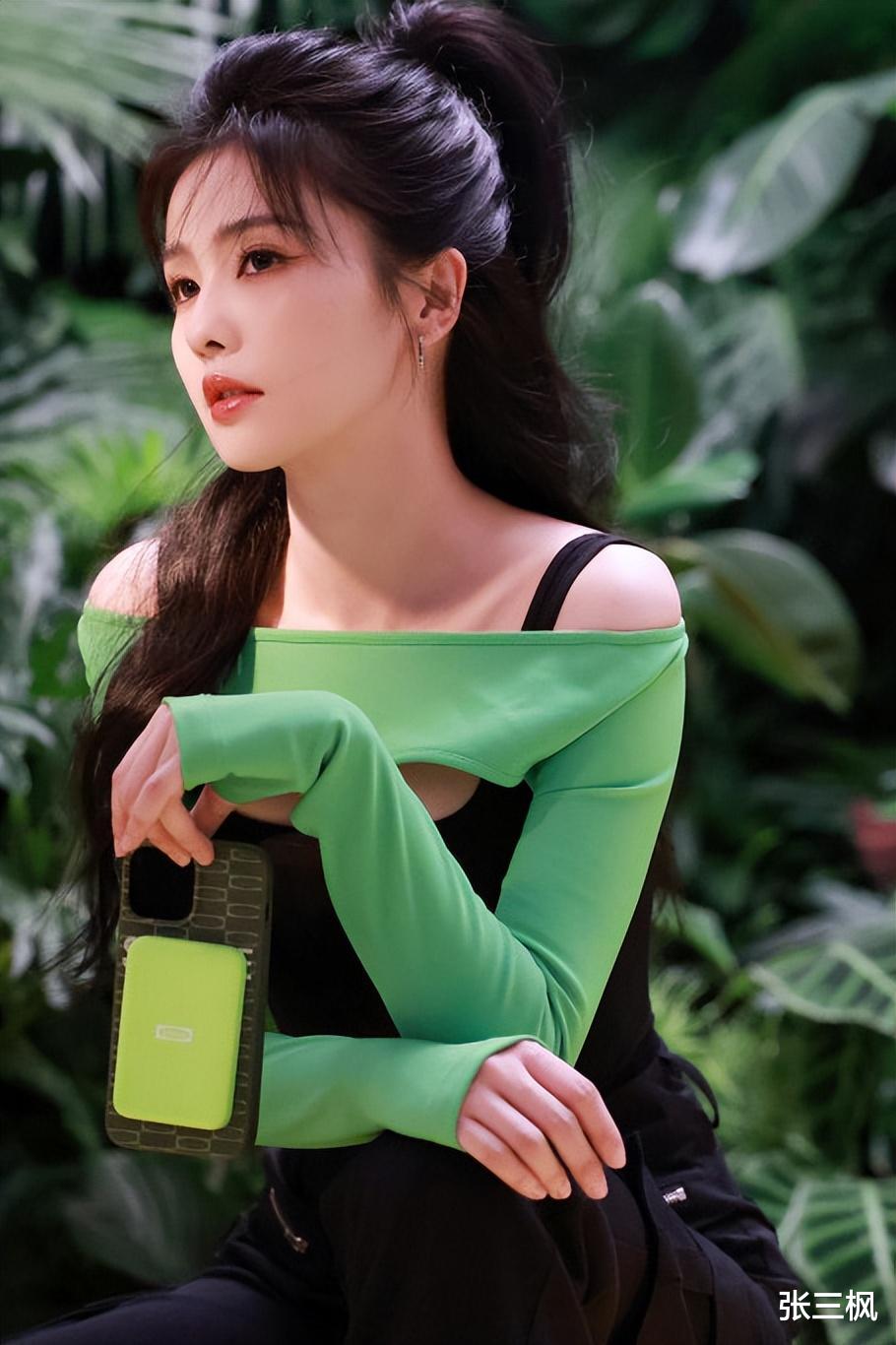白梦妍 元气满满！白鹿广告大片花絮美照释出，高马尾造型化身漂亮女校花