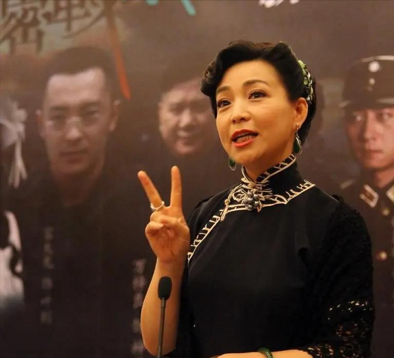 戴春荣|皇后专业户戴春荣：和老师相爱34年无绯闻，如今61岁成人生赢家