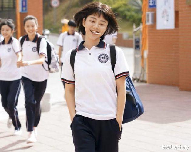 被谭松韵的“素颜杀”惊艳到了，怼脸拍皮肤太好，她真不是大学生吗？