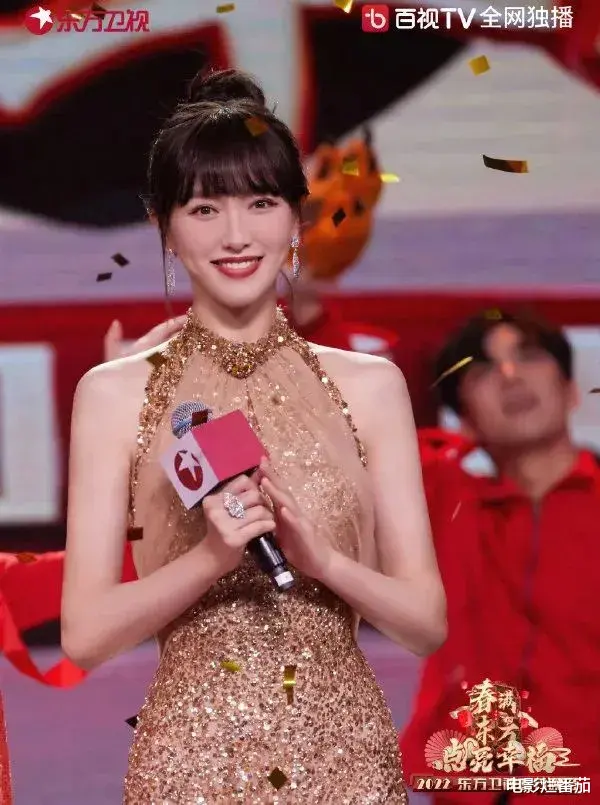 春晚|卫视春晚比美:baby离婚后美呆,关晓彤衣品没得挑,杨幂惊艳全场