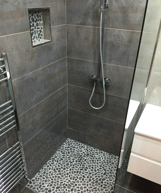 装修不走寻常路:淋浴房地面铺鹅卵石,看似与众不同,实际很实用