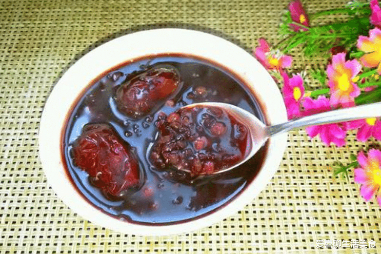 韭菜|建议女人,年过40后多吃6种食物,美味营养又便宜,精神饱满不显老