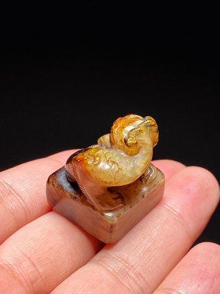 和田玉籽料|汉 和田玉籽料 白玉沁色 螭虎 玉印 玉印胚 印章