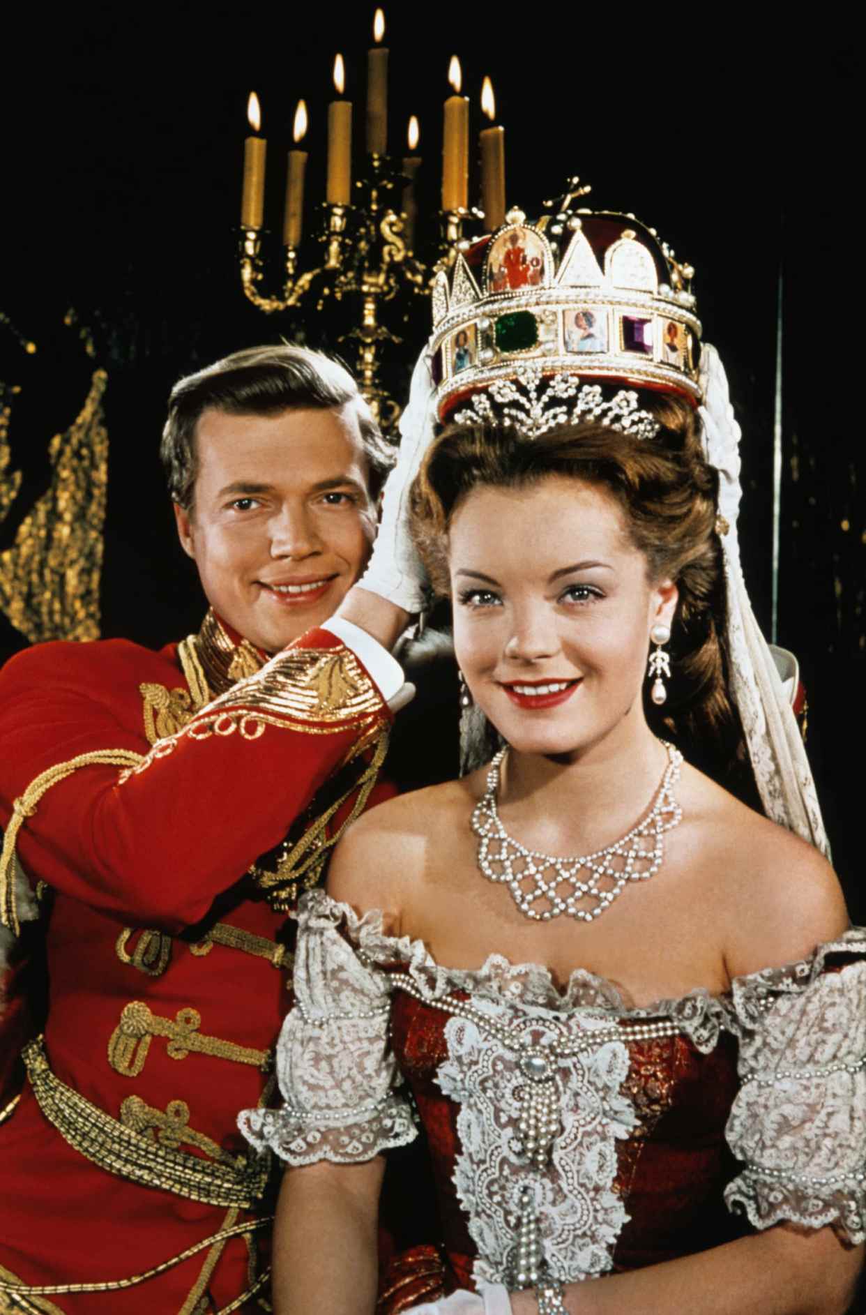 茜茜公主|茜茜公主三部曲背后的7个秘密：超6公斤的假发让罗密头疼。