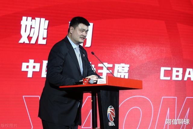 莱万|姚明被名记批评，苏群直接指出了核心问题，CBA的裁判也要反思了