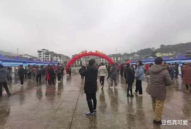 招聘|都说找工作难,招工也难,整个招聘会场却空荡荡的,咋回事?