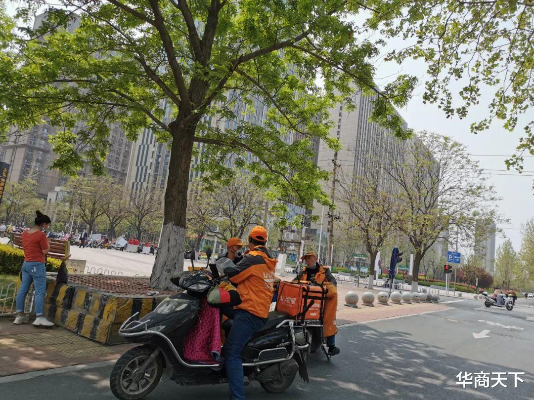 短视频|疫情反复关停,直播带货四起,41度的高温让实体店难上加难