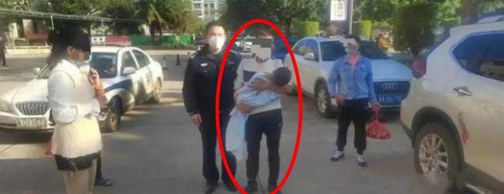 海南失踪3天男童在草丛里被找到,离家仅300米,披露的两细节诡异