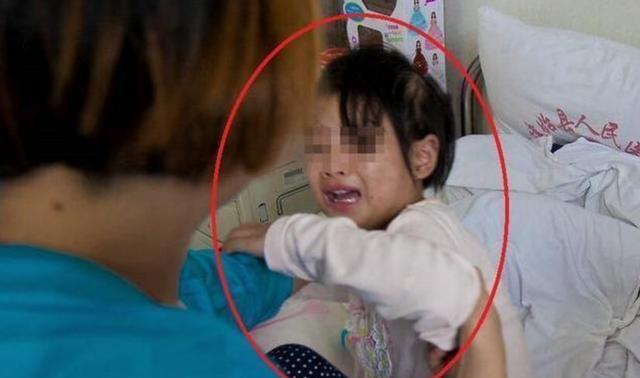 3岁孙女无故“喊疼”,奶奶掀开孩子衣服后,一气之下含泪报警