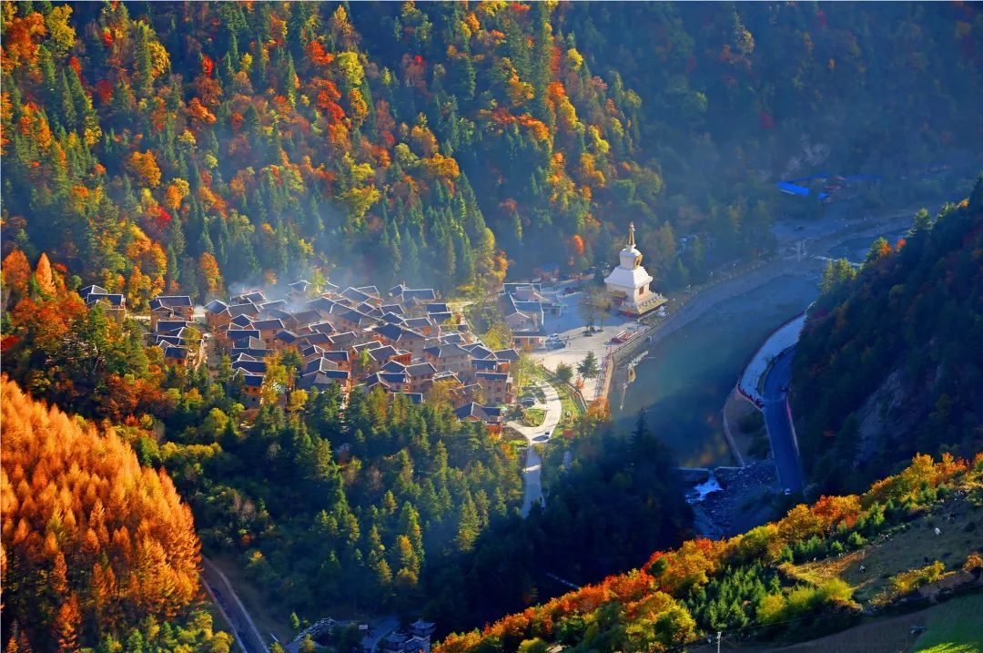 |你想看的秋冬流行色，都藏在黑水限量版美景里！