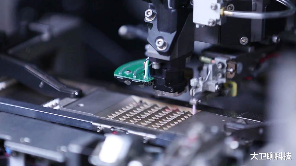 长江存储|中国芯再遭一劫？长江存储被美点名，老美：我不行了你也别想崛起