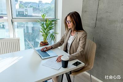 |职场上,别想着拒绝别人,不仅自讨没趣,还会伤害别人自尊