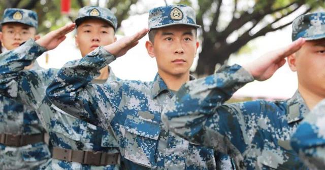 招聘|大学生迎来好消息！2022年直招军官公告，年薪15万起步还有寒暑假