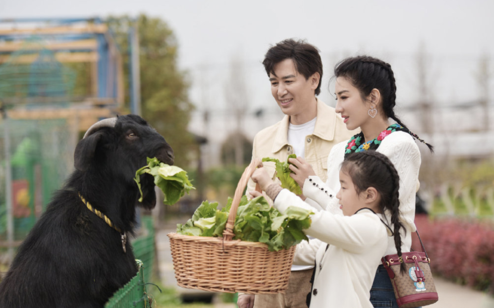 黄芊玲|追星大赢家！黄奕带女儿探班姐姐，黄芊玲与王心凌那英等开心合影