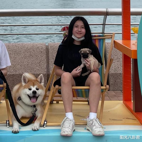 王子涵|老爸歪瓜裂枣,儿女却颜值爆表,这6位星二代全靠妈妈拯救了基因