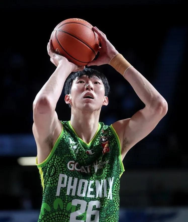周琦|周琦恐再被骗，赵继伟拿MVP，顶级后卫待遇不同，最佳阵容遇尴尬
