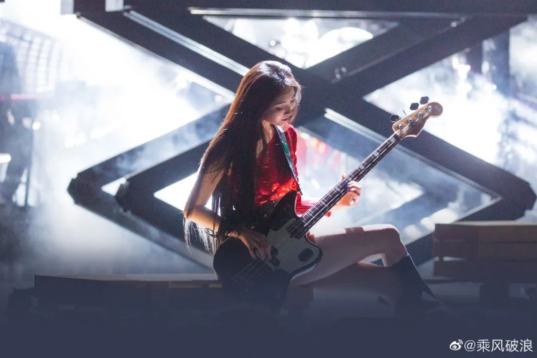 浪姐王紫璇豪宅曝光!自带室内电梯,摆满潮玩,装修品位一绝