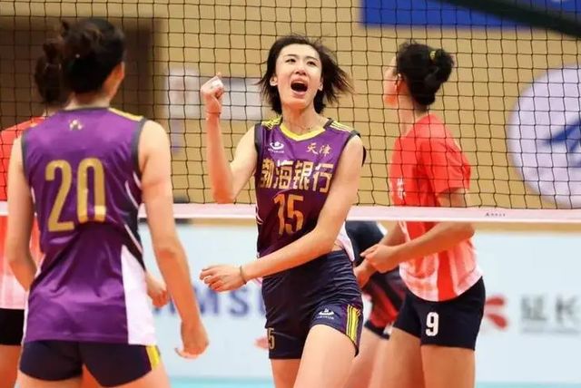 天津女排|天津女排推出训练直播！2大悬念将被揭晓，球迷呼吁国家队应效仿