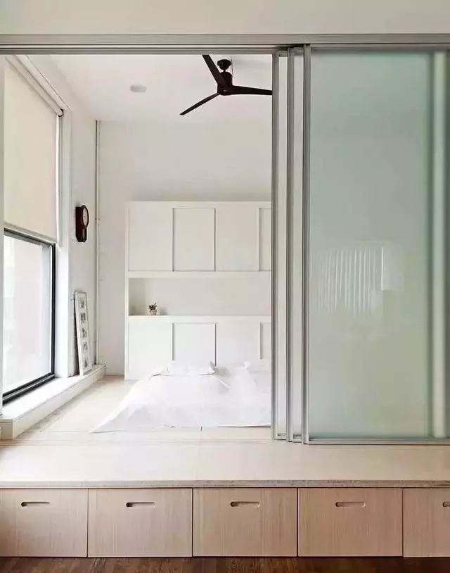 给小房间做个榻榻米床,不用靠窗也能很靠谱!