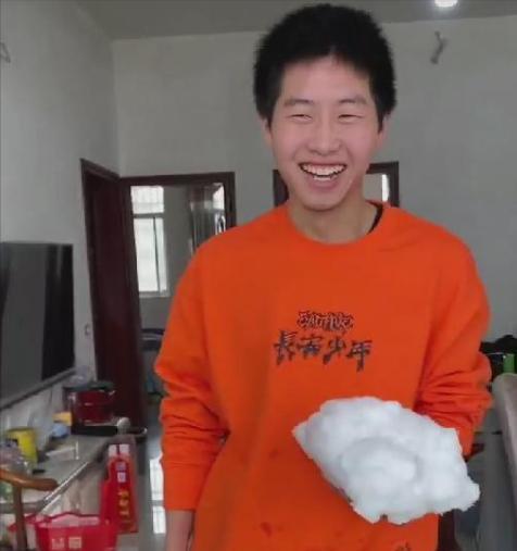 微软|孙卓的玩手机成瘾?孙父称其性格与之前不同,要好好“治一治”他