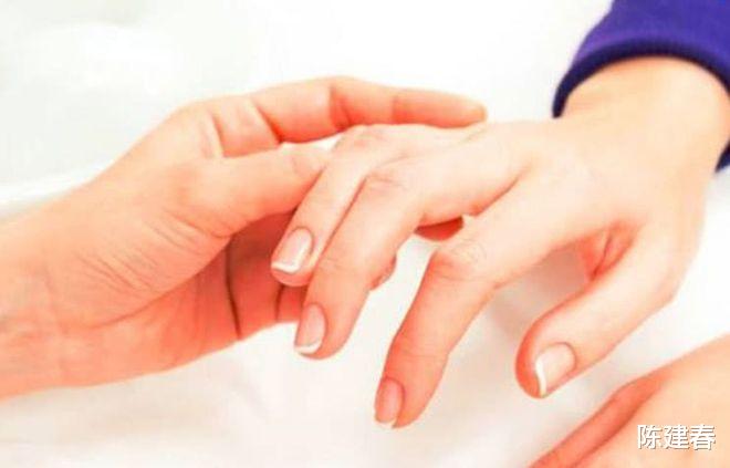 尿酸|如何判断尿酸高不高?看你的手以及睡觉就知道!