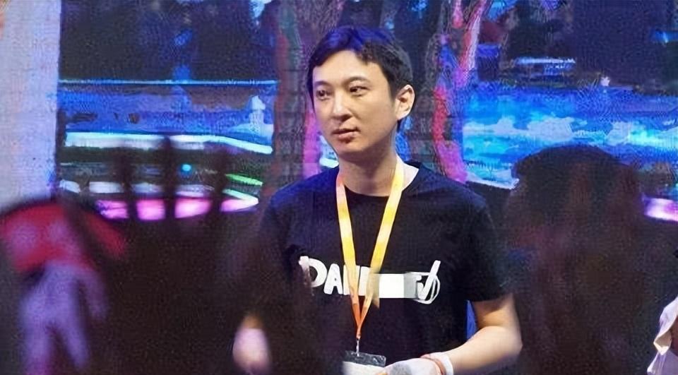 王思聪|王思聪，人生进入下半场，拼爹不管用了，该拼自己了