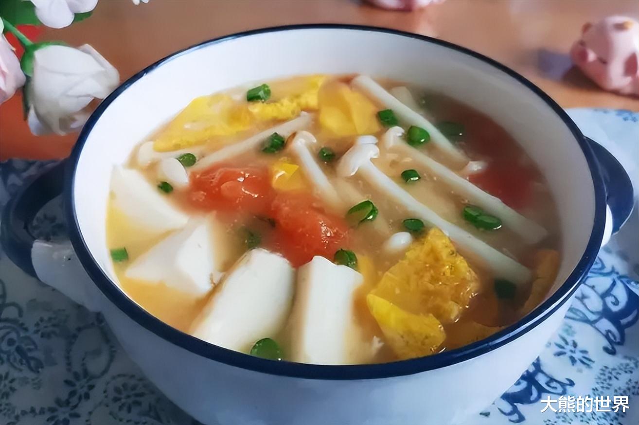 建议中老年人：冬天常喝4道汤，驱寒暖身，隔天喝一次，安稳过冬