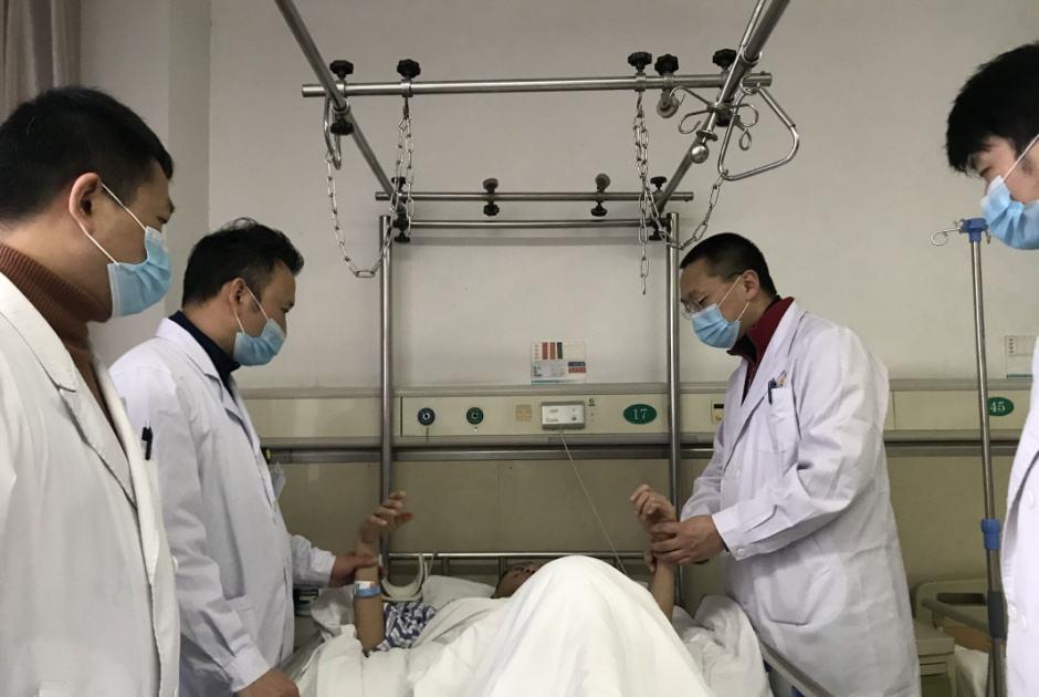 2015年,东北少年看病时心脏上发现铁针,医生:一天被扎十几万次