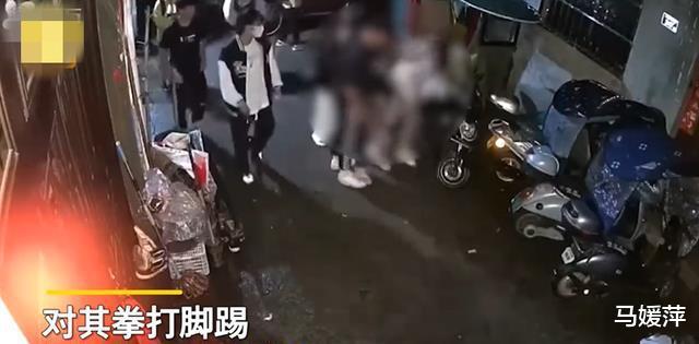 福建一男孩被同学殴打,甚至还抱起摔下,网友:长大后成倍危险